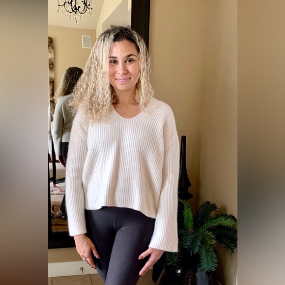 LN 360 CASHMERE V-NECK SWEATER. DESIGNED FOR RELAXED FIT. LONG RIBBED SLEEVES. - Picture 6 of 6